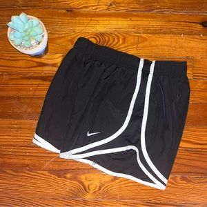 Nike // NWOT // women’s tempo running shorts